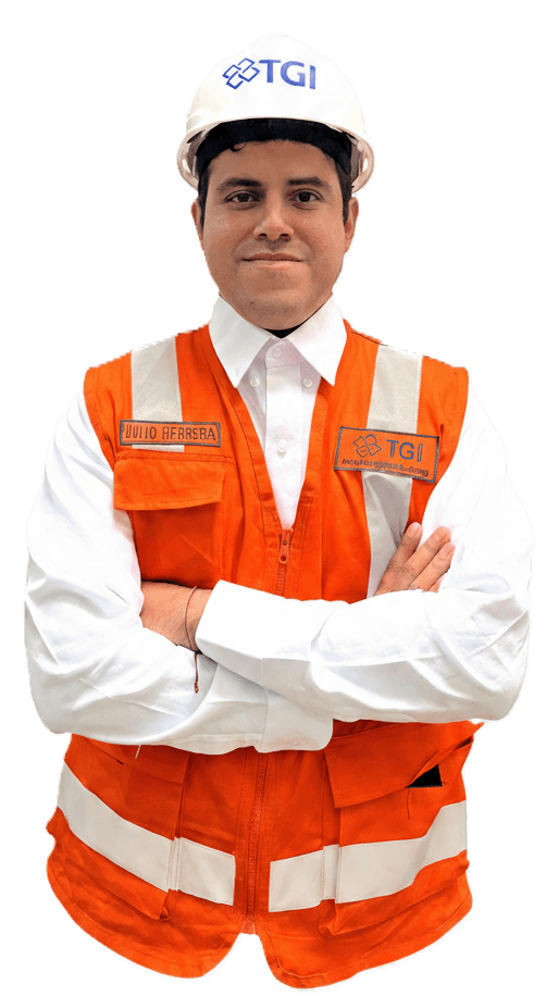 Ingeniero de TGI supervisando procesos